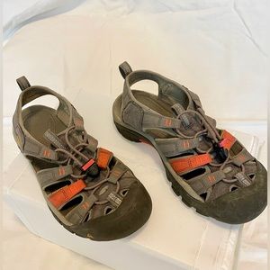 KEEN Women’s Newport H2 Hiking Sandals - Grey and Coral 1012868 Size 8